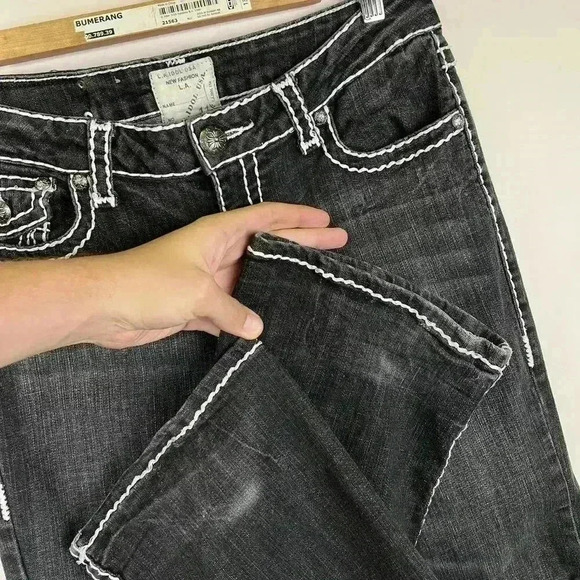 La Idol Premium Black Flare Jeans with Unique Stitching - Picture 6 of 8